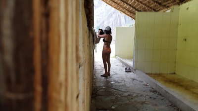 كاميرا تجسس على زميل جامعي اسباني